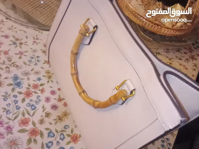 شنطه جوتشي اوريجنال معها السيريال نمبر وشهادتها للتأكيد