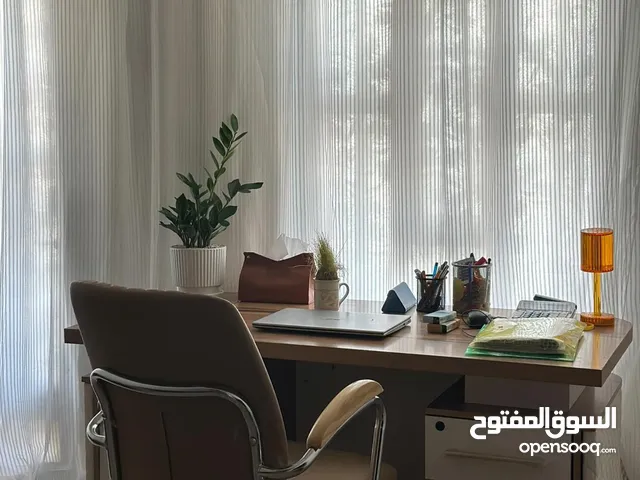 ميز مكتب مع كرسي