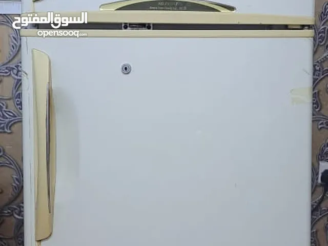 ثلاجة سانيو 280 لتر تبريد ممتاز ب30 ريال لدواعي السفر ، بالمعبيلة الجنوبية