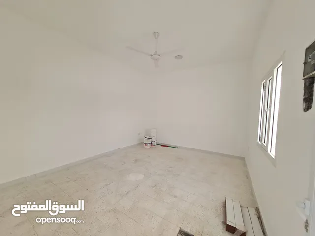 مخزن مع دكانين مع سكن للايجار في الرميس بركاء