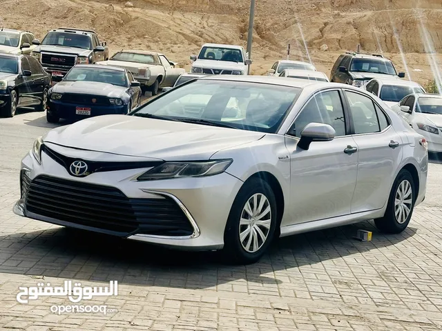 Toyota Camry 2019 hybrid.