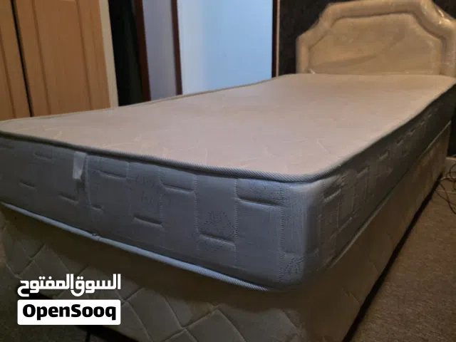 سرير مفرد مقاس 90×190 مع مرتبة 20 سنتيمتر سبرنج مرنة،  single bed size 90×190 with spring mattress