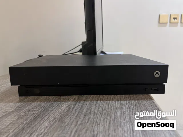اكس بوكس ون جديد  لم يتم استخدامه إلا شهر مع كامل أسلكه ويدين تحكم