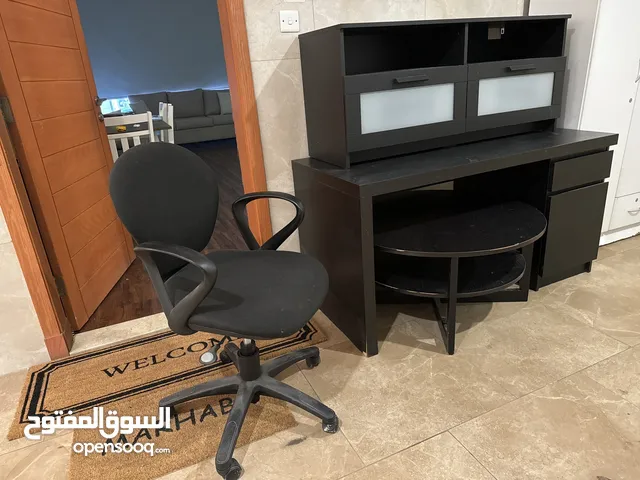 مكتب بالكرسي