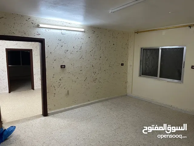 بيت ارضي للايجار في الزرقاء _ حي معصوم قرب مسجد الفلاح