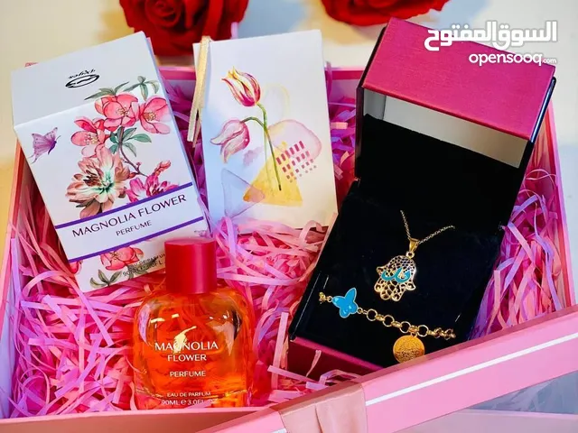 هديه عيد الام  ولأن الأم أكبر من أي كلمة و أعمق من أي هدية فمهما قدمنا لها لن نجازيه