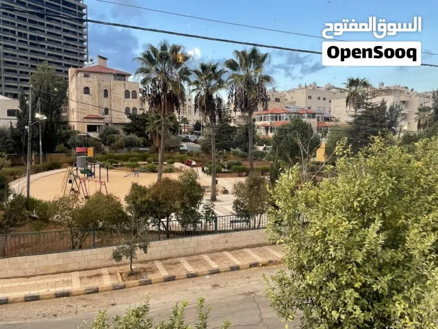 شقة فارغة لايجار في الرابية مجددة بالكامل