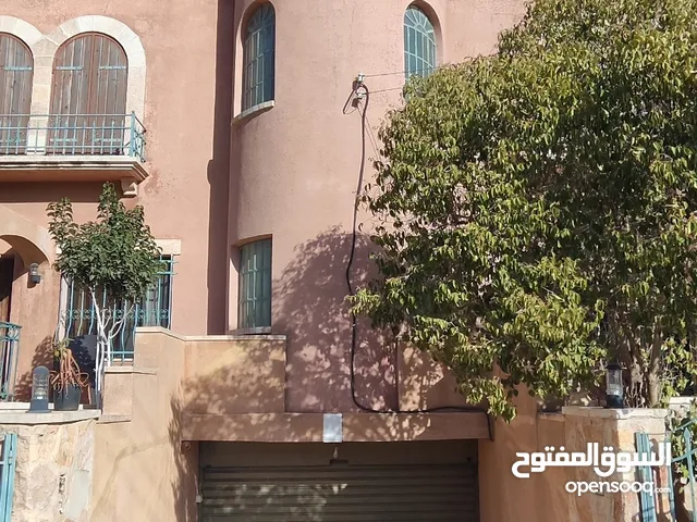 250 m2 5 Bedrooms Townhouse for Sale in Amman Husban