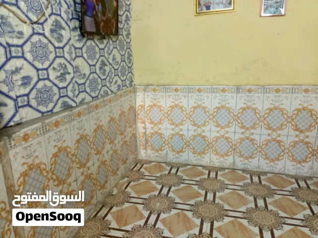 نصف دار للبيع