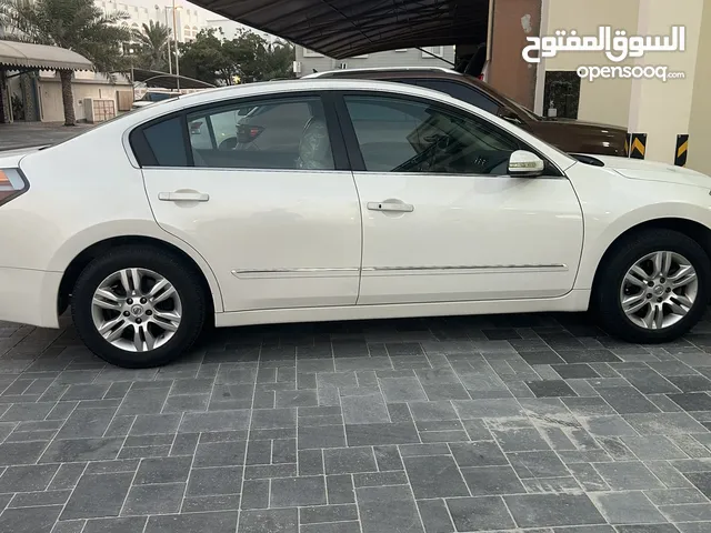 للبيع نيسان التيما 2012