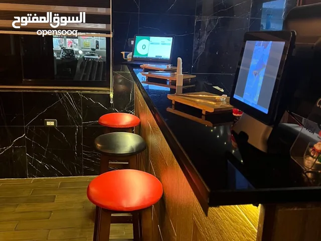 عدة مطعم للبيع كامل المحتويات