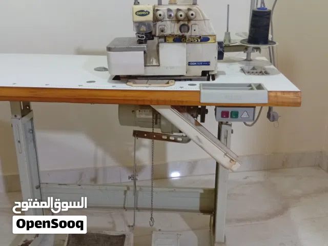 إثنان مكينات خياطه لا يوجد خدمة توصيل المكان سوق الجمعة