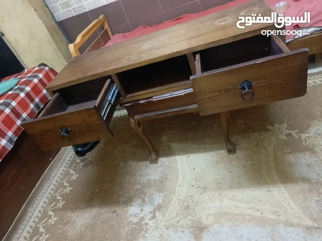 يوجد ثلاثه ابواب اثنين باب غرفه واحد باب حمام خشب نظيف جدا دائر البيبان خشب سويد الداخليه خشب لتيه