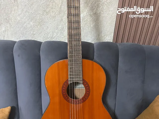 guitar classical yamaha c70 جيتار كلاسيكال    نوع ياماها احترافي شبه جديد مع اوتارو الاصلية