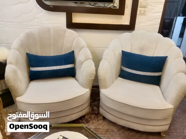 طقم كنب تركي سبع مقاعد بحاله الوكاله للبيع  المفرق حي الحسين