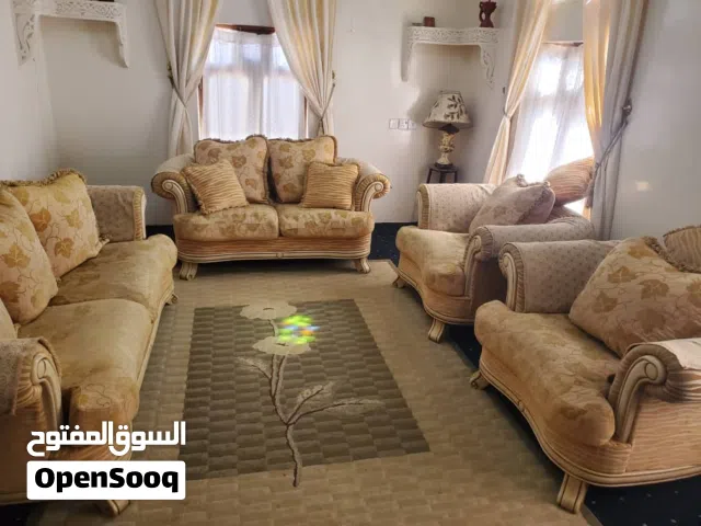 أين أصحاب الذوق الرفيع كنب امريكي حاجه فخامه 4قطع مع المفرشه ب 230 بدون المفرشه ب200 صنعاء شارع الرب