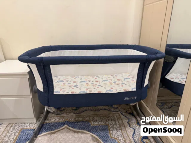 سرير اطفال جونيورس كأنه جديد.