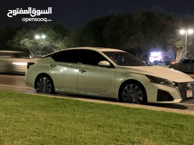 اللتيما 2019 ارباق وكاله وارد awd تمل تحويلها الى نضام دفع امامي وبرمجه سياره سياره مايحتاج فيها شي