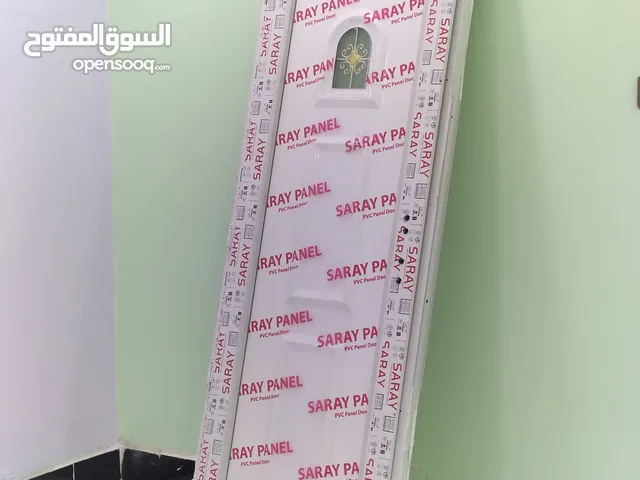 باب PVC جديد