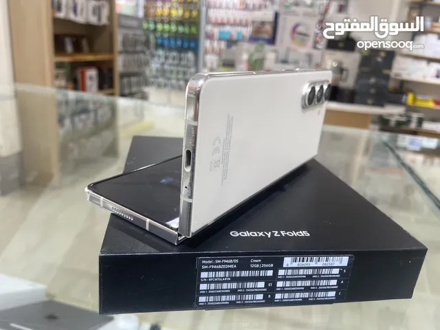 Samsung Galaxy Z Fold 2 5G 256 GB in Muscat