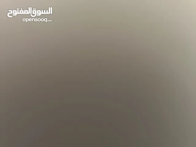 أريد معلمة تكون في الموقع البيت