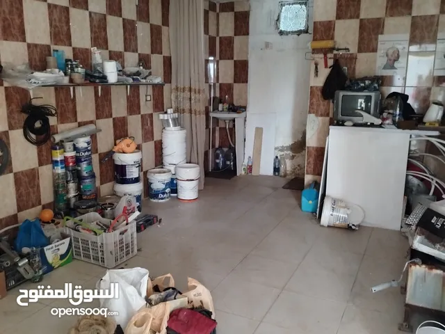 مستودع مميز وسط سوق ام نوارة قرب إشارة الدفاع المدني قريب من الشارع الرئيسي للايجار بسعر مناسب