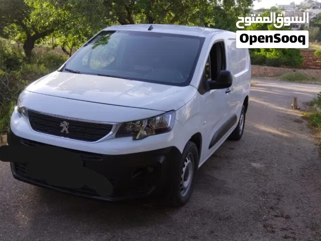 2022 بيجو بارتنر B9