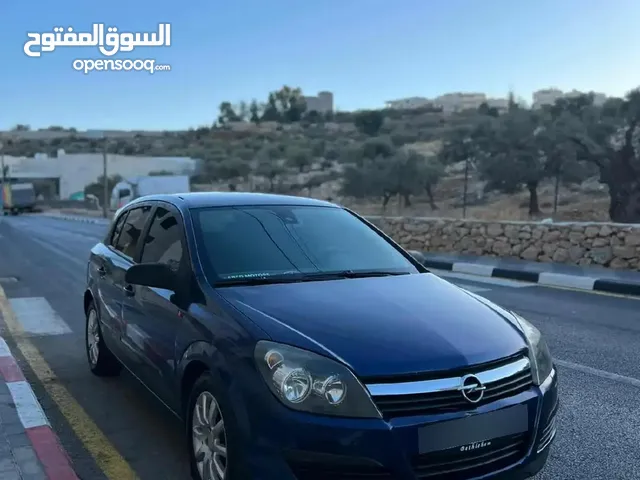 اوبل استرا قير عادي من اجمل السيارات من نوع اوبل
