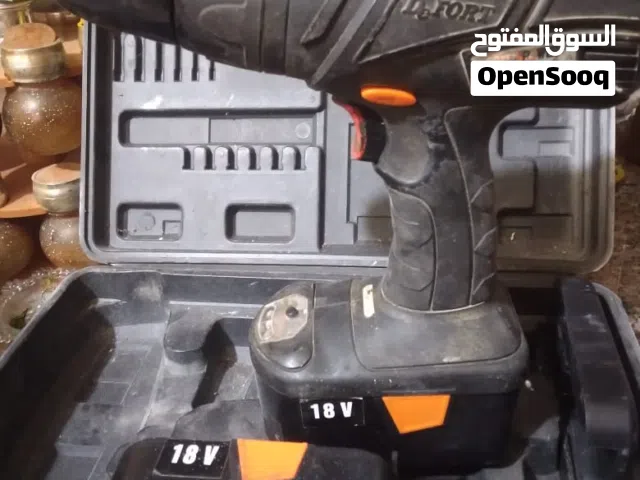درل شحن قوي و شغال 100٪ مع كمان بطارية و شاحن و درل الثاني مع عدة نقش