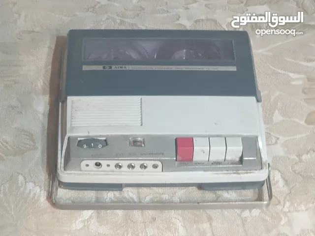 مشغل شرائط بكر محمول يعمل بالكهرباء او البطريات قديم انتيكة
