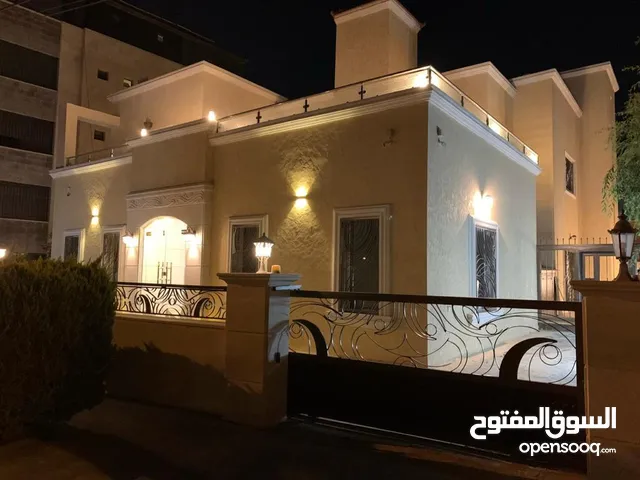 600m2 4 Bedrooms Villa for Sale in Amman Rajm Amesh