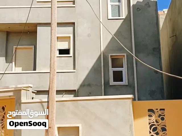 منزل دورين مفصولات للبيع في سوق الجمعة عرادة بالقرب من جامع عبدالله بن مسعود