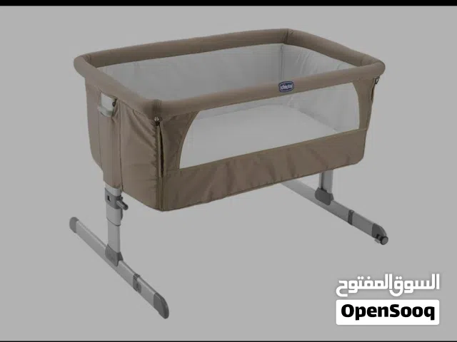 Chicco The Next 2 Me co-sleeper crib has 6 adjustable height levels للبيع سرير أطفال ماركه شيكو.