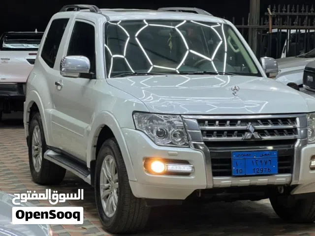 2015 ميتسوبيشي باجيرو Standard