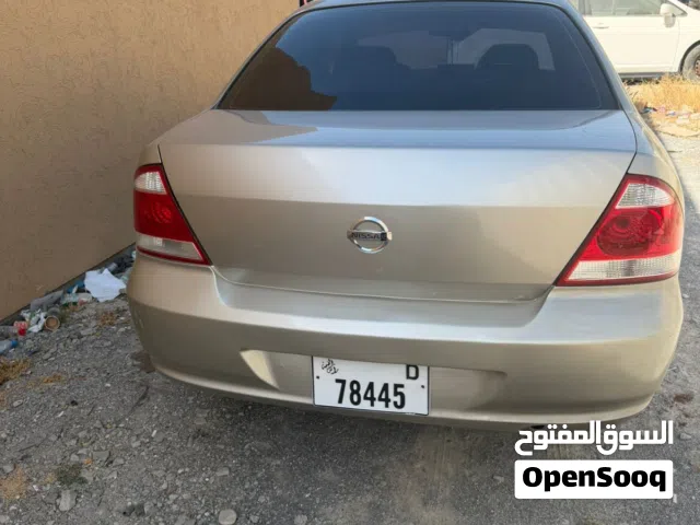 2012 نيسان صني Standard