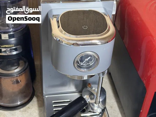 مكينة قهوه شبهه جديده للبيع