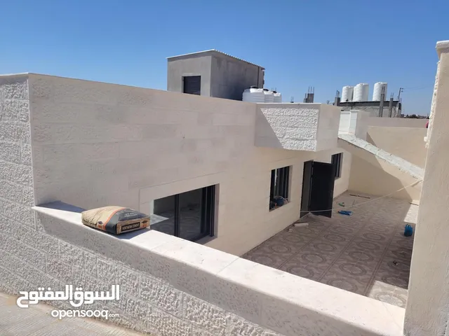 242 m2 4 Bedrooms Townhouse for Sale in Amman Jawa