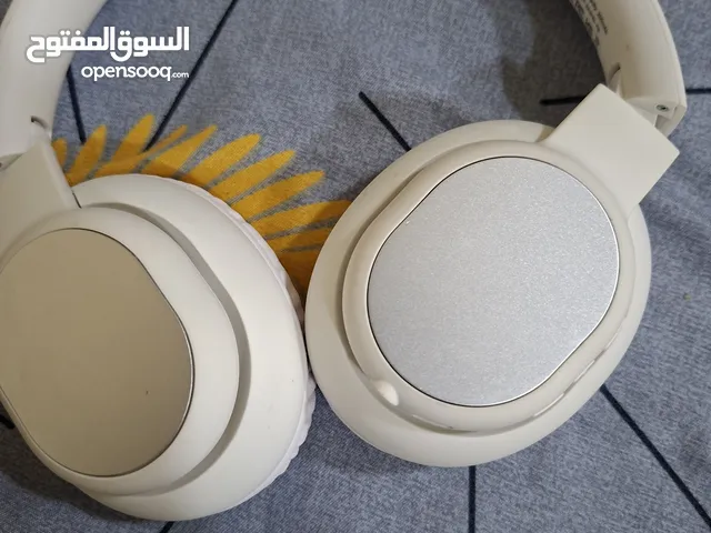 للبيع سماعة رأس اصلية ماركة مقاوم للماء والعرق استخدامه قليل جدا ويأتي معه شاحن السعر 23 دينار فقط