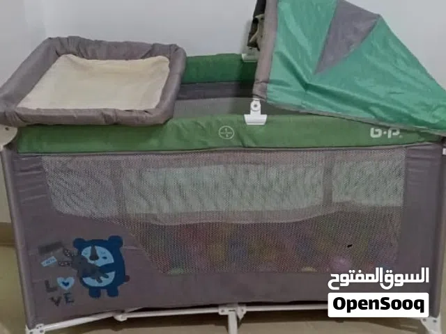 .سرير اطفال اخضر 25دينار .