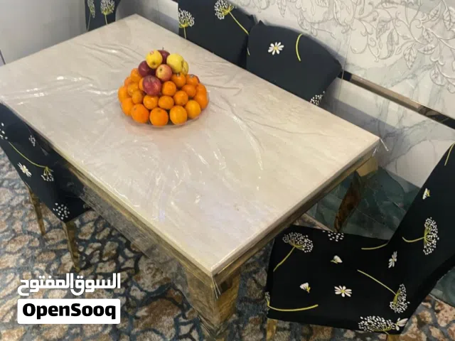 ميز مرمر ثقيل