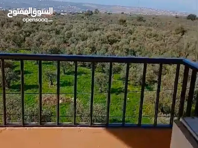 شقة مطلة على الجبل والبحر للايجار