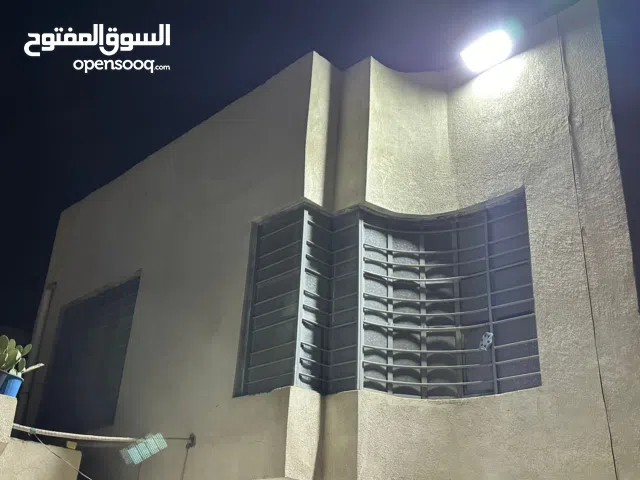 بيت طابقين ونصف للبيع في مجمع الاحرار مقابيل بوابه رقم 8