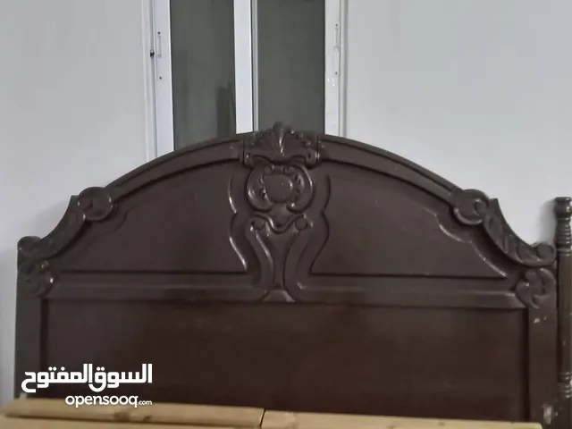 غرفه نوم لاتيه 18 بحاله جيده جدا سرير مع خزانة ودرجين وتسريحة مستعملة للبيع