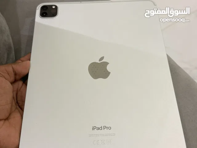 I pad pro  M4 generation 128 go Wi-Fi + Cellular  11 inch display