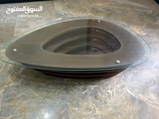 ميز نضيف جداً للبيع