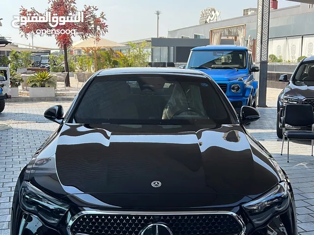 Sedan Mercedes Benz in Cairo