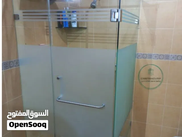 تفصيل زجاج سكريت وتفصيل ابواب المنيوم توريد وتركيب ودرايش المنيوم وقواطع المنيوم  اسعار مناسبه