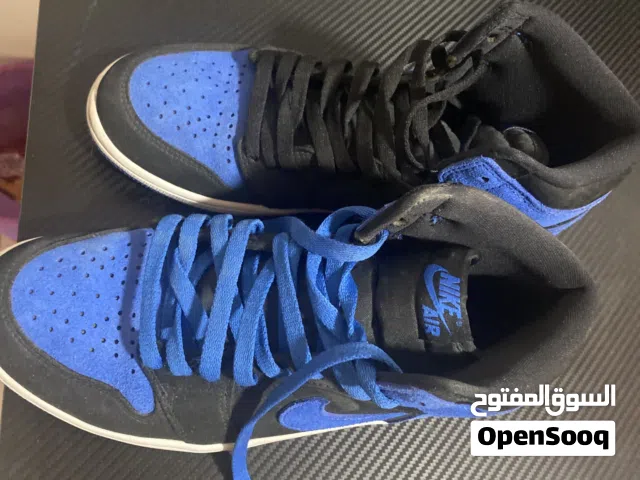 نايك ازرق و اسود مستعمل لاكن ف قمة النظافه