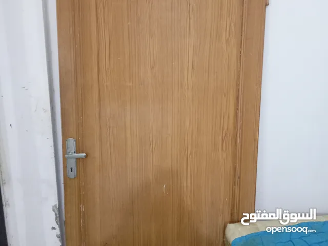 بوفيه قطعتين للبيع وباب خشب تفصيل ثقيل للبيع