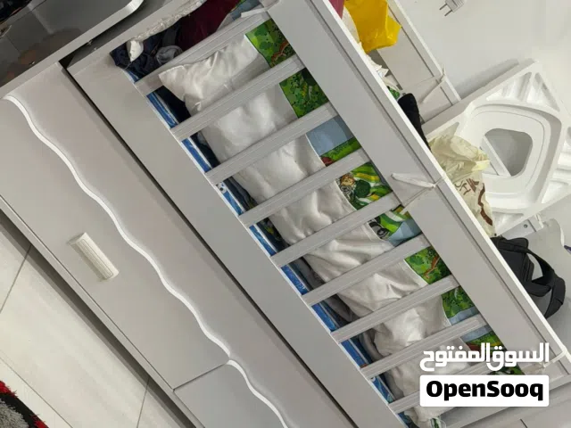 2. "تخت بيبي تفصيل زان فاخر (دروج وهزاز) مع خزانة ومفرشة